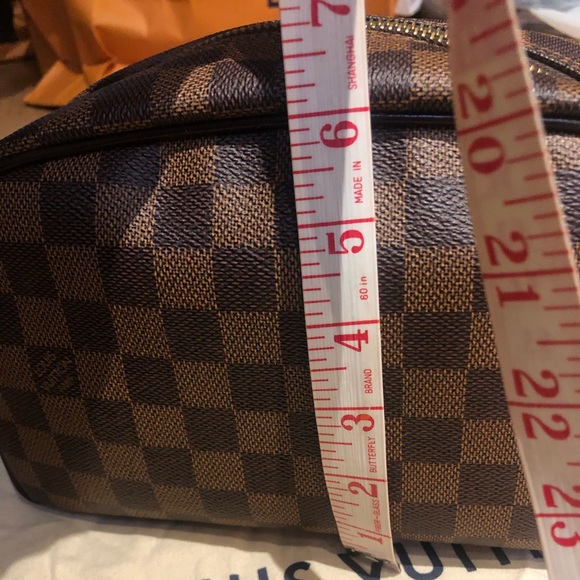 SOLD!!! Louis Vuitton toiletry Damier Ebene bag - Picture 8 of 16